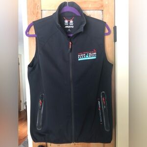 Musto and Hyde women’s size 12 navy polyester/urethane vest. BIRW embroidery.